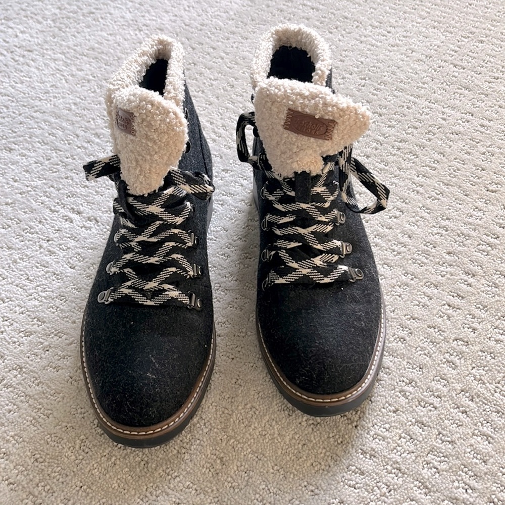Dr. Scholl’s black boots